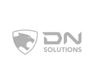 logos para web_0008_DN Solutions _ Doosan_Logo-Gris